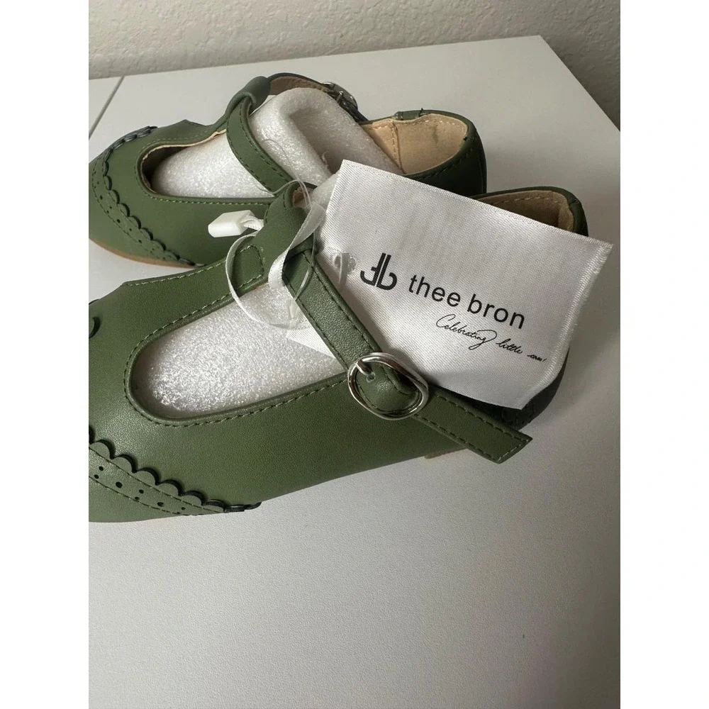 Thee Bron Mary Jane Shoes Kids Size 8 Green New Wide Fit Scalloped T-Strap